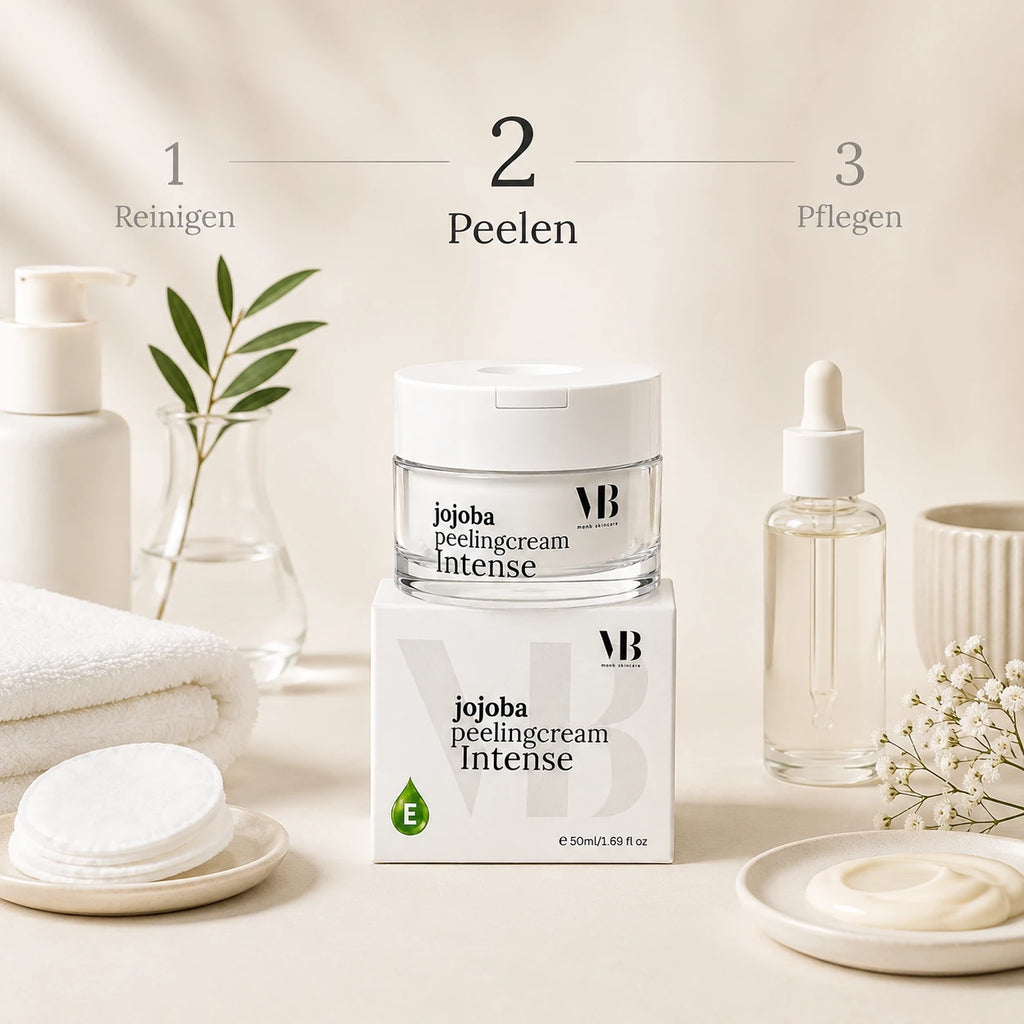 MOnB Jojoba Peelingcreme Intense als Schritt 2 der Pflegeroutine zwischen Reinigung und anschließender Pflege.