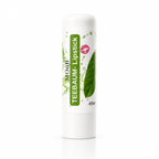 MOnB Teebaum Lippenpflegestift im weißen Stick mit grüner Teebaum-Optik für die tägliche Lippenpflege.