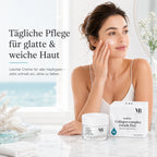 Junge Frau verwendet MOnB Marine Collagen Complex Cream Fine als leichte Tagescreme für glatte, weiche und gepflegte Haut