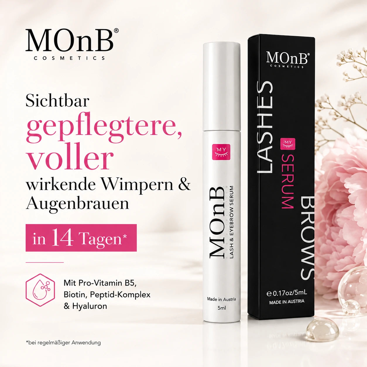 Junge Frau verwendet MOnB Lash & Eyebrow Serum vor dem Spiegel für gepflegte, voller wirkende Wimpern und Augenbrauen in der täglichen Beauty-Routine